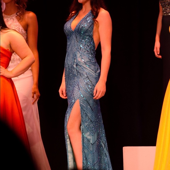 Fully beaded evening gown with slit. Size 4 - Picture 3 of 4